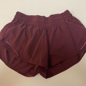 Lululemon Hotty Hot Short 2.5 inch inseam size 6